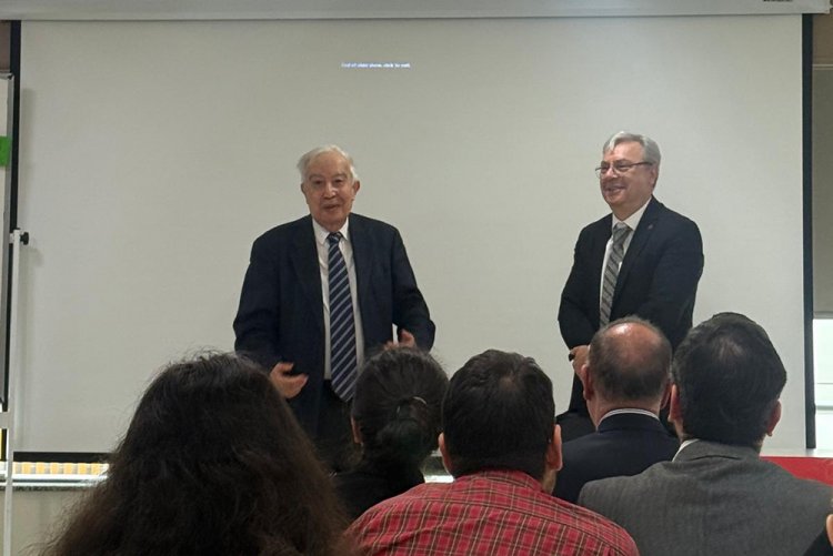 "İstanbul'da Dünyanın İlk Üniversitesi ve Hukuka Katkısı" Konferansı